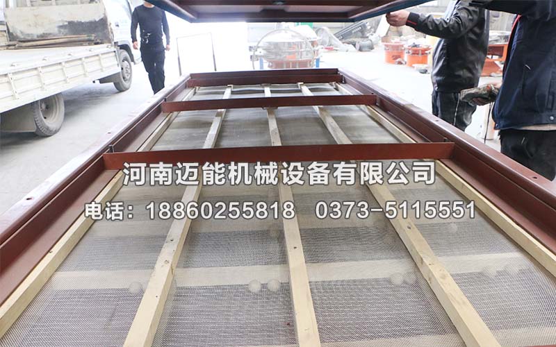 直線振動(dòng)篩的篩網(wǎng)安裝過(guò)程中需要注意的事項(xiàng)