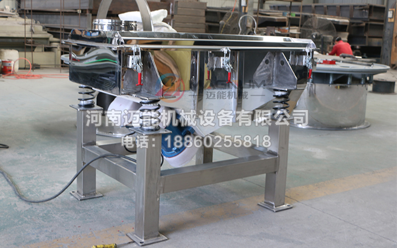 直線振動(dòng)篩電機(jī)冒白煙是怎么回事？